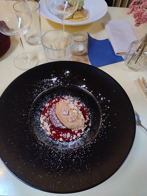 vegan raspberry, veggy cake, and cream at Il Lavatoio Bistrot in Santarcangelo Di Romagna