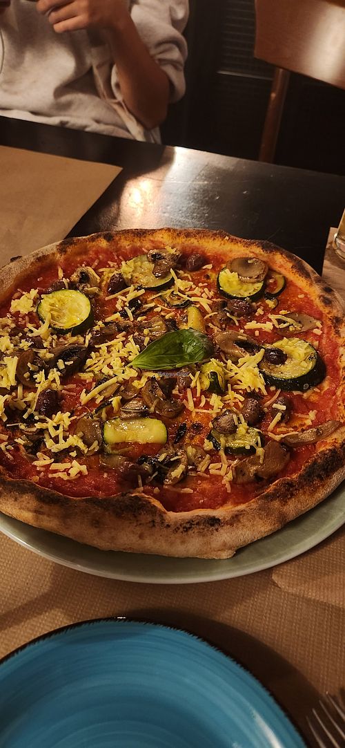Vegan pizza at Mater in Berlin