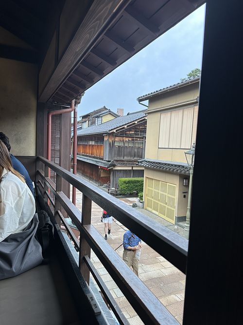 Blick auf Geisha viertel   at Sabo Soshin - 茶房素心 in Kanazawa