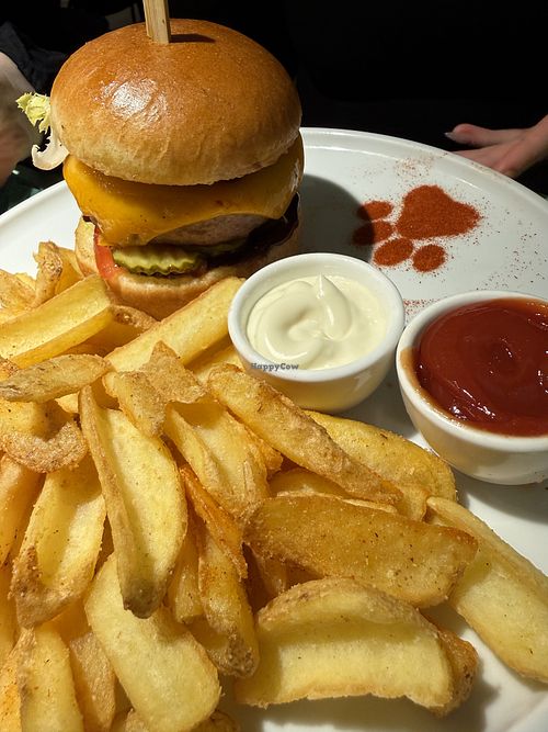 burger  at Katzentempel Berlin Mitte in Berlin