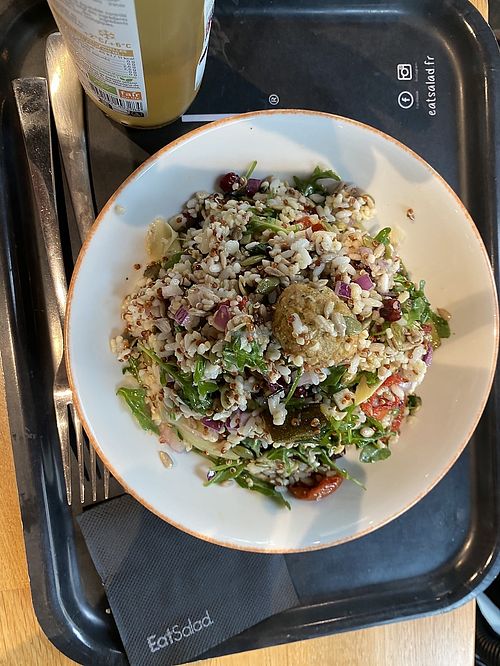 Vegan pokebowl   at Eat Salad in Pau