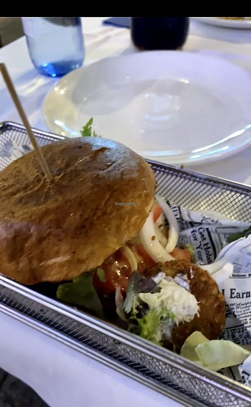 Veganer Burger mit der leckersten Falafel, die ich je gegessen habe!  at Haus - San Vicente in Valencia