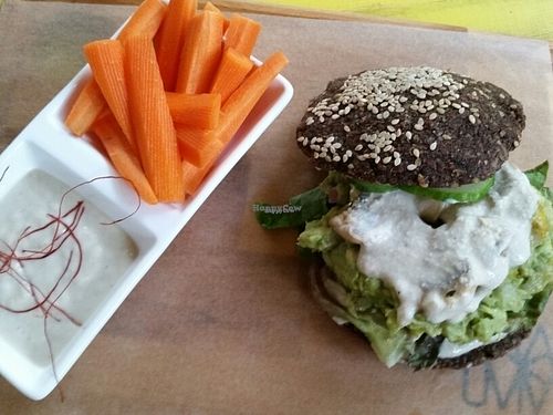 raw burger at Laauma in Berlin