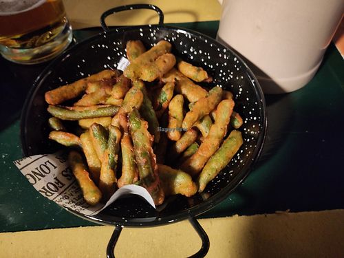 Cajun - fried green beans in vegan tempura, slightly hot at Tana del Luppolo in Parma