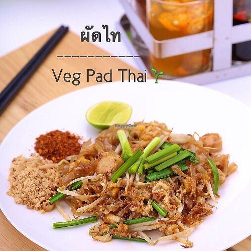 Vegetarian/vegan Pad Thai at The Rice and Healthy Food ข้าวทิพย์ แอนด์ เฮลท์ฟู้ด in Bangkok