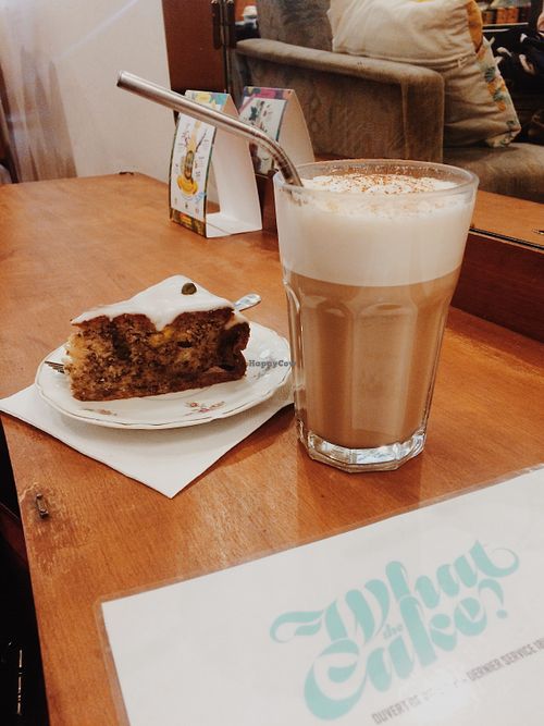 New vegan banana cake and chaï latte with soy milk  at What The Cake in Strasbourg