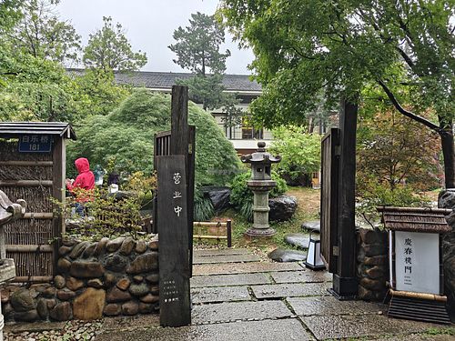 Street view at Qing Chun by Perma - 慶春樸門 in Hangzhou