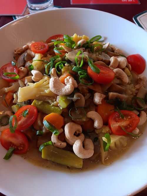 champignons, wortels, aardappelen, cashews  groene asperges, bloemkool, tomaatjes, pijpajuin (bron: Facebook)  at T'Hof in Zemst