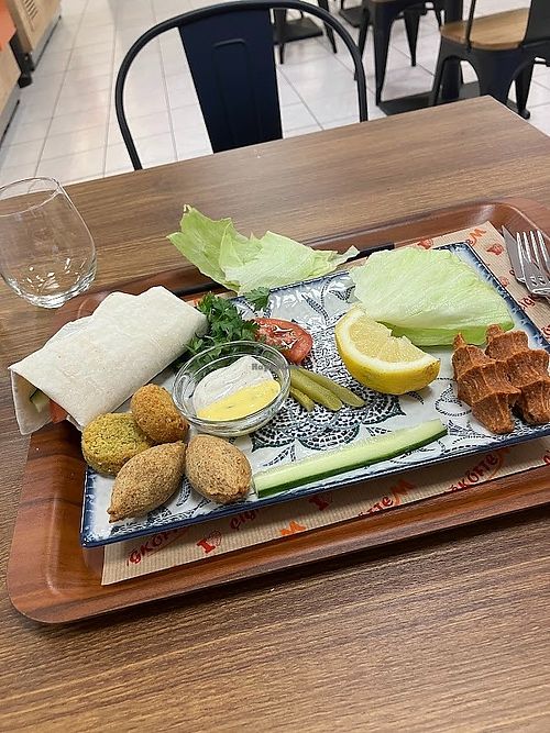 Assiette mix (vegan) at Cigkoftem in Plaisance-du-touch