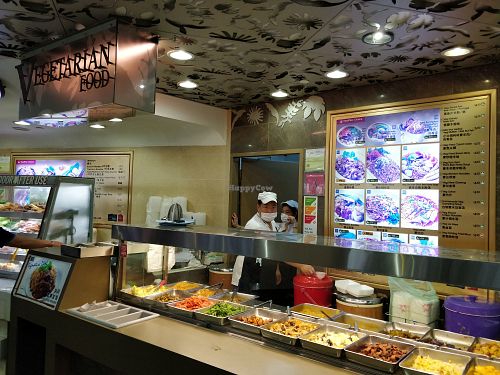 Stall front - very friendly staff at Eight Immortals Vegetarian 八仙素食园 - NUH in West Singapore