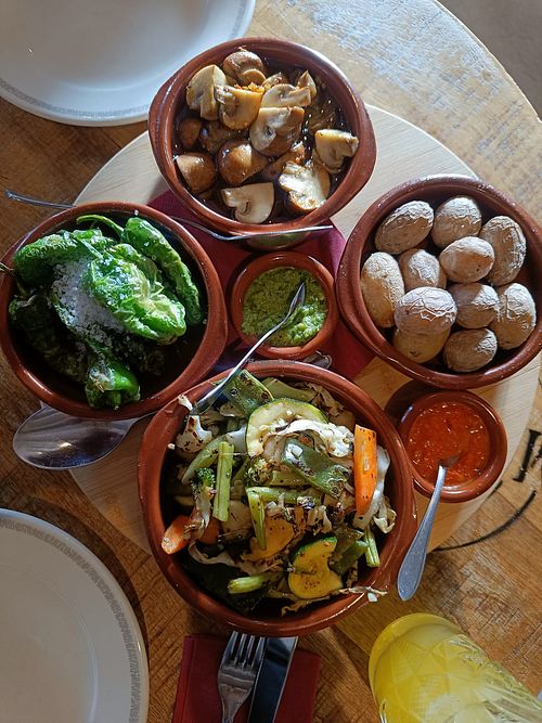 Verschiedene vegane Tapas at El Corazon in Zoutelande