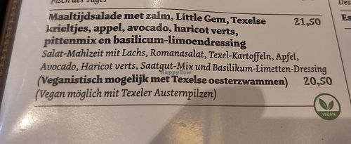 Maaltijdsalade staat bij visgerechten, maar met vegan logo omdat het ook als vegan te bestellen is. at Brasserie de Lindeboom in Den Burg