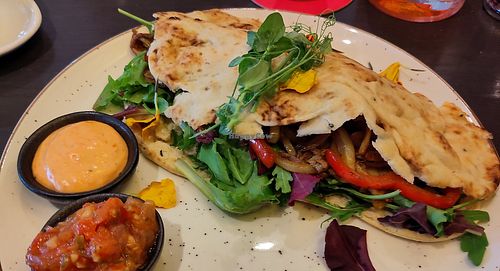 Naam met Texelse oesterzwammen, salsa en harissamayo. at Brasserie de Lindeboom in Den Burg