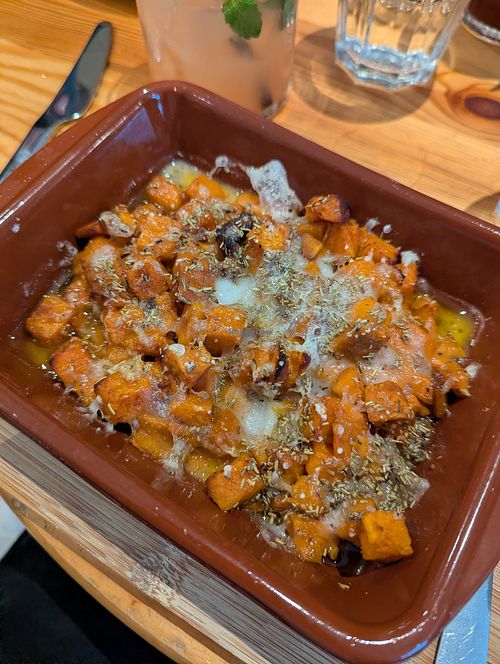 "Sol y sabor" oven bake with sweet potato and vegan feta cheese, without chorizo and without fried egg at Desayuno in Ghent