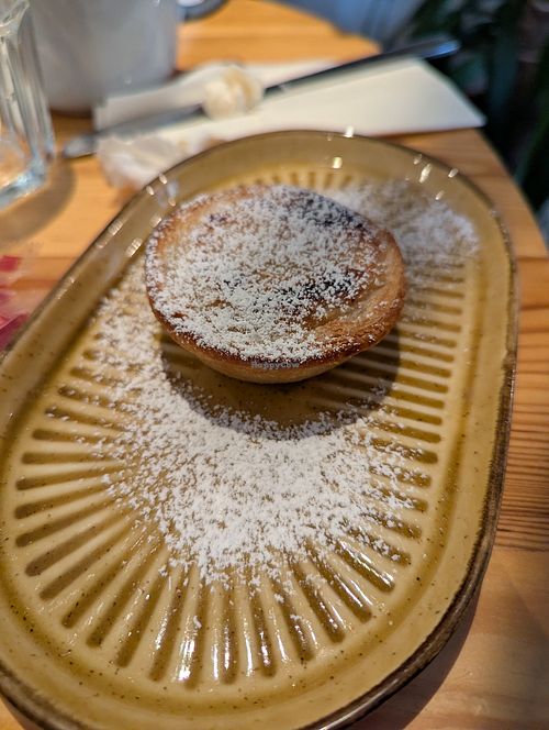 Vegan pastel de nata at Desayuno in Ghent
