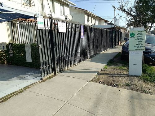 Local familiar at El Portón Negro in Penaflor
