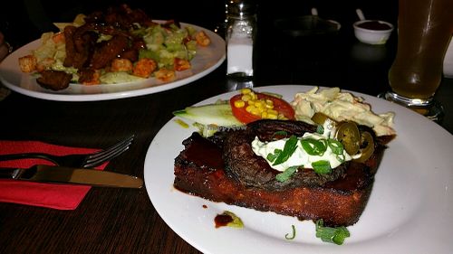 total geil: Seitan-Ribs mit BBQ Sauce Portobello Mushroom und Cole Slaw  at Anchors & Hearts in Hamburg