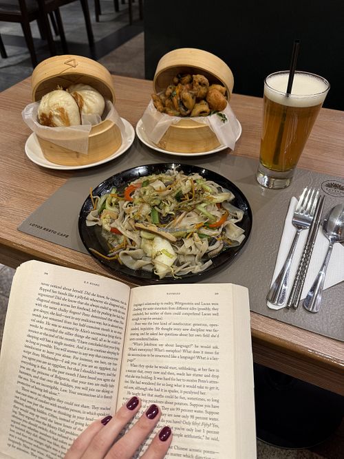 Pan Tiao, Bao buns (yum!!!), Tempura de vegetales (perfectly crispy and salty! SO GOOD!! 🤤) & Té de Jazmín 😌  at Lotos in Buenos Aires