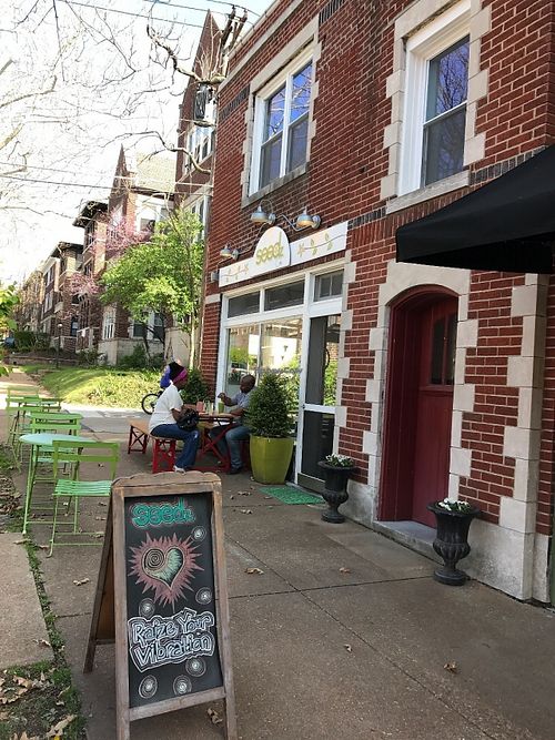 outside at Seedz Cafe in St Louis