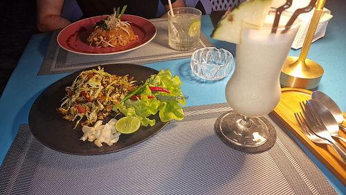 Burmese salad and pad Thai with tofu at Moonhut Beach Restaurant in Koh Samui
