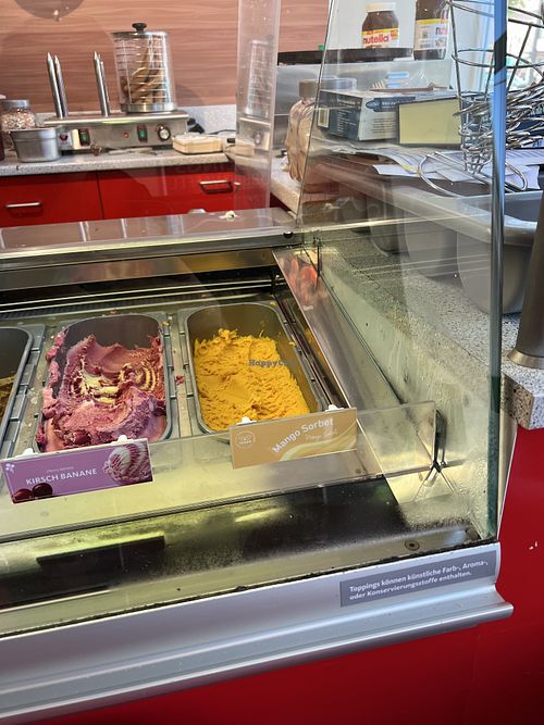 Mangosorbet (vegan und klar gekennzeichnet)  at Janny's Eis in Ludwigslust