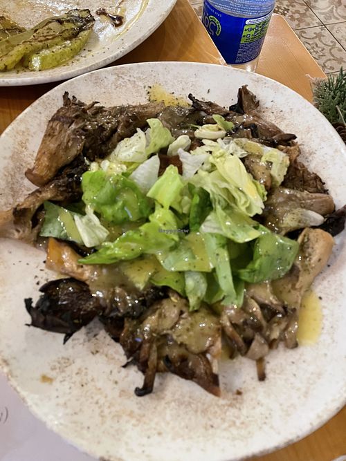 Grilled oyster mushrooms with lettuce and vinaigrette   at Olympus Gítema in Litochoro