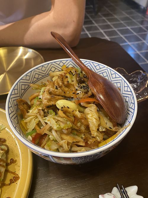 Beef with rice underneathh  at Zhi Su - 旨素 in Beijing