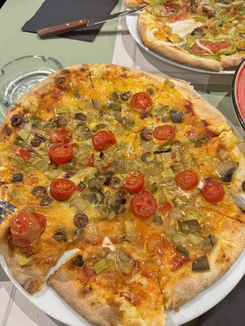 Pizza mit Veganer Käse  at Vesuvio Pizzeria Ristorante in Skiathos