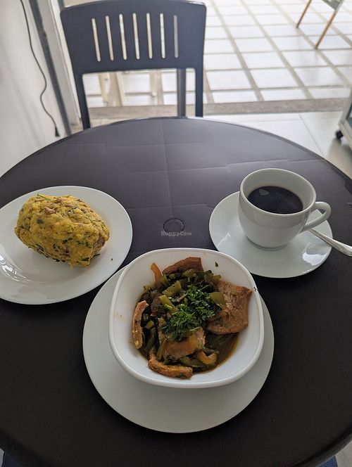 Bistec de carne de soya con Bolon de chicharrón de Soya at Porto Fresh in Portoviejo