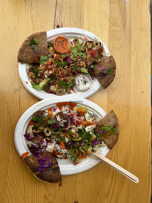 Veganes Gericht mit Falafel und Pita  at LEAFAH in Frankfurt
