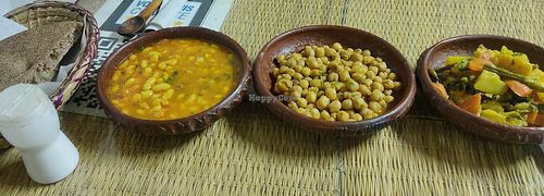 Pain complet, haricots blancs, pois chiches, légumes at Baladi Restaurant - مطعم بلدي in Chefchaouen
