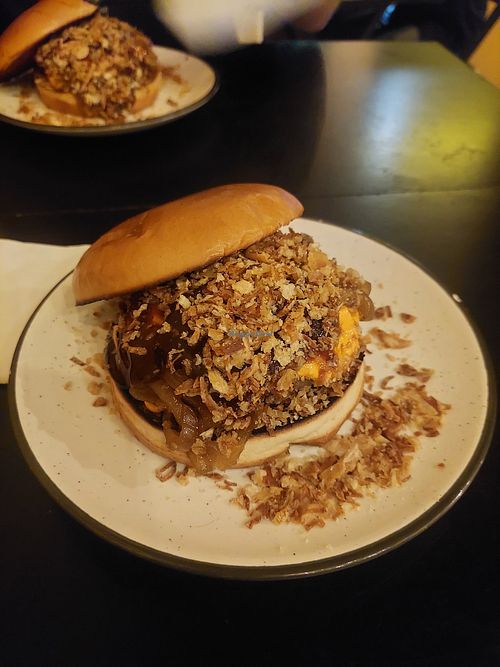 Hamburguer de lentilha com queijo cheddar at Blues Burger & Bistrô in Sao Thome Das Letras