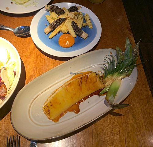 Gegrillte Ananas, Baby-Mais und Morcheln mit Veganer Erdnuss-Sauce   at The Blue Pear  in Chengdu