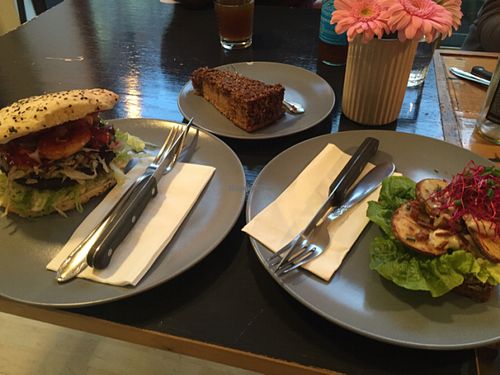 Burger, Smørebrød and Chai Creme Cake at Mikuna in Aarhus