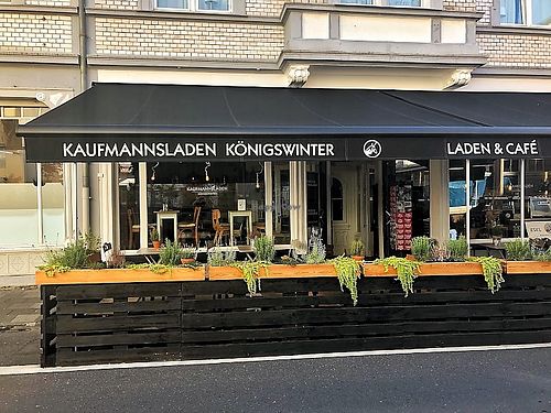 Die Außensitzplätze  at Kaufmannsladen Königswinter in Koenigswinter