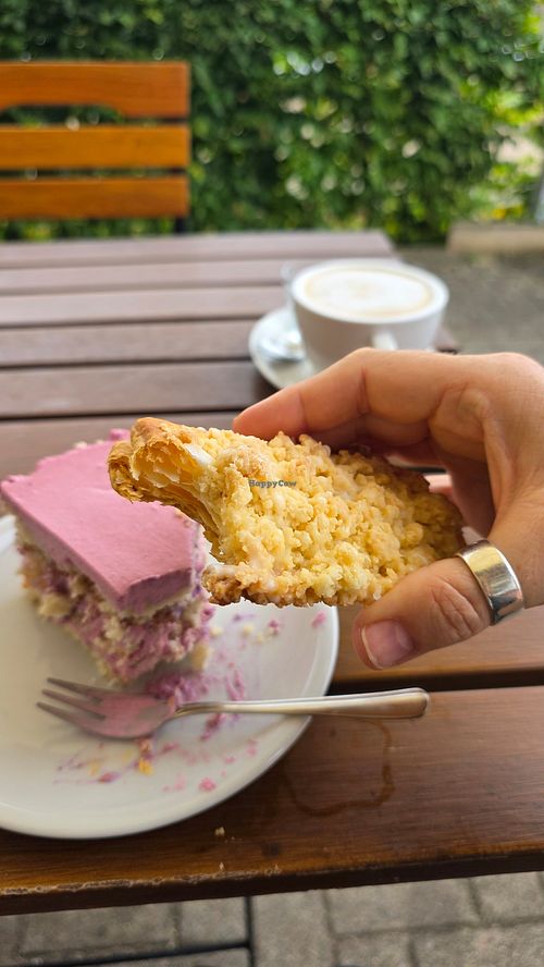 Veganes Blätterteig-Streusel-Teilchen at Ruppiner Feingebäck in Rheinsberg