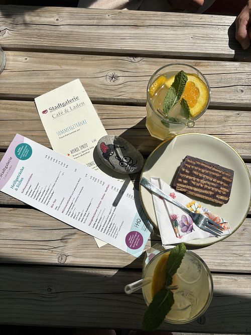 Kalte Schnauze mit Mango- Maracuja- Limo  at StadtGalerie Café in Osnabruck