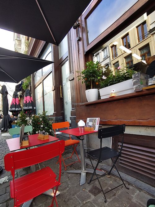 Outdoor seating at The Noodle Bar in Brussels