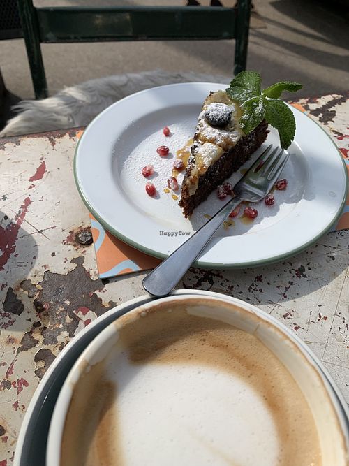 Carrot cake and coffee  at Wirr am Brunnenmarkt in Wien
