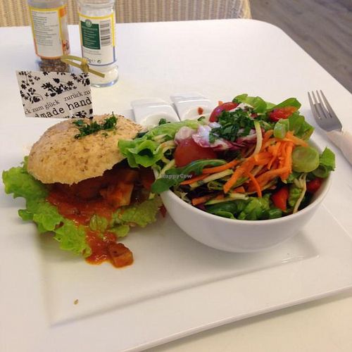 Vegan burger (including salad) at Zurueck zum Glueck in Hannover