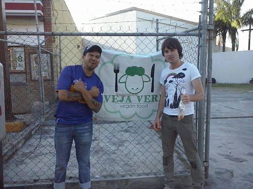 Nick McCarthy of Franz Ferdinand fame is down with La Oveja Verde! at La Oveja Verde in Monterrey