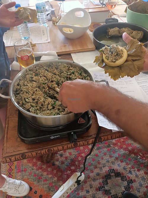 Filling artichokes wrapped in vine leaves — a quiet moment of handwork, tradition, and flavor. Turkish plant-based dishes are all about care and detail. 🍃  at Delidolu Wholesome Kitchen in Bodrum