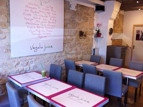 Seating at Vegalia Juice in Paris