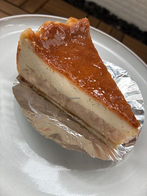 Taro basque cheesecake at Ijysheng - Songjiang in Taipei