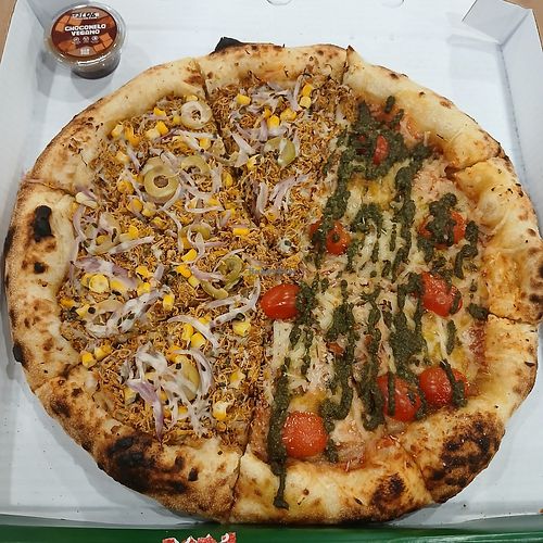 Cashew meat and marguerita with pesto at Forneria Gaspar in Ceará