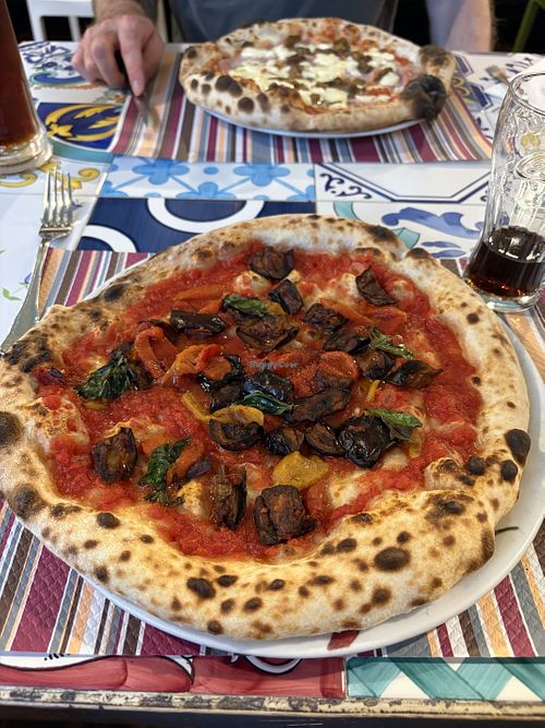 Pizza Sara mit Paprika und Aubergine   at Pizzeria Don Vincenzo in Gallipoli