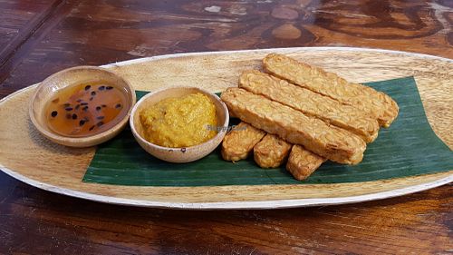 Fried tempeh with chili sauce at Mango in Bangkok