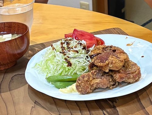 Golden on the outside, soft and comforting inside.
Our homemade vegan potato croquette is served with colorful veggies and a gentle plant-based mayo at Izuho - 民泊 いづほ in Mie