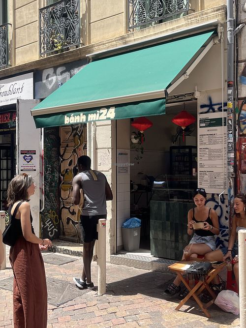 Le lieu   at Bánh Mì 24 in Marseille