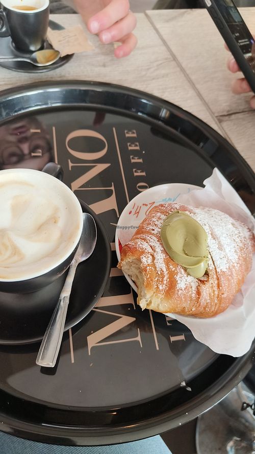 Brioche vegane farcite con crema al pistacchio (una bomba!) o cioccolato. Cappuccino sia con latte di soia che avena at Il Sole di Ostia in Lido Di Ostia